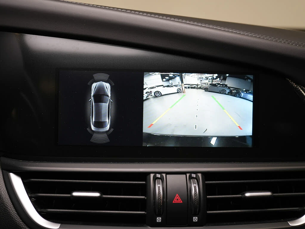 Alfa Romeo Giulia Quadrifoglio RWD * DIS * HARMAN KARDON * ПОДГРЕВИ , снимка 7 - Автомобили и джипове - 54882532