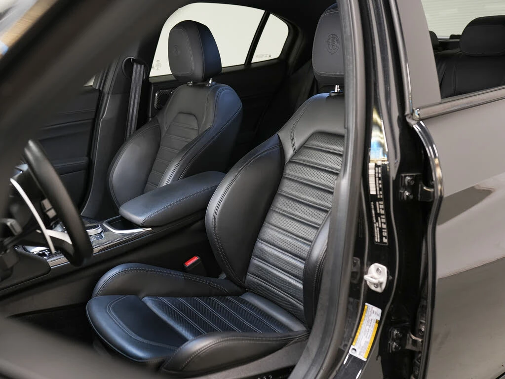 Alfa Romeo Giulia Quadrifoglio RWD * DIS * HARMAN KARDON * ПОДГРЕВИ , снимка 16 - Автомобили и джипове - 54882532