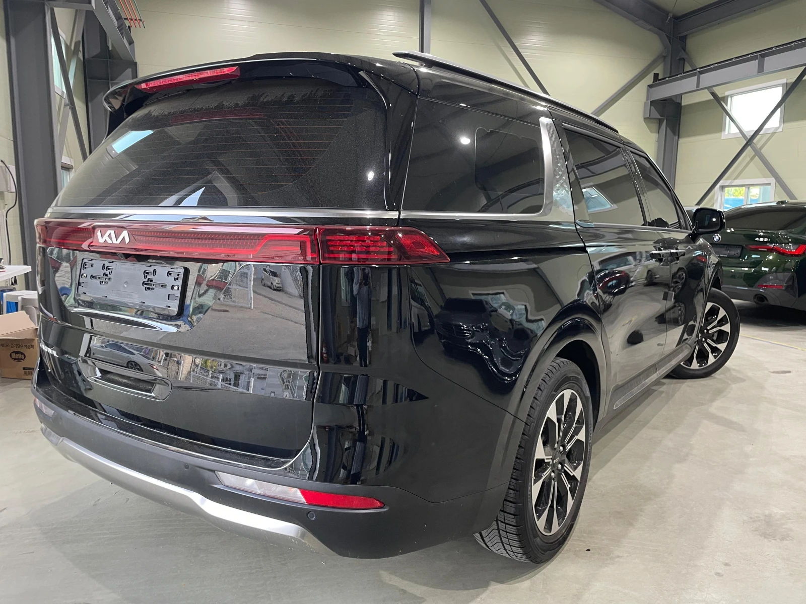 Kia Carnival 2.2 CRDi ! Noblesse ! 8+ 1 ! , снимка 4 - Автомобили и джипове - 54943227