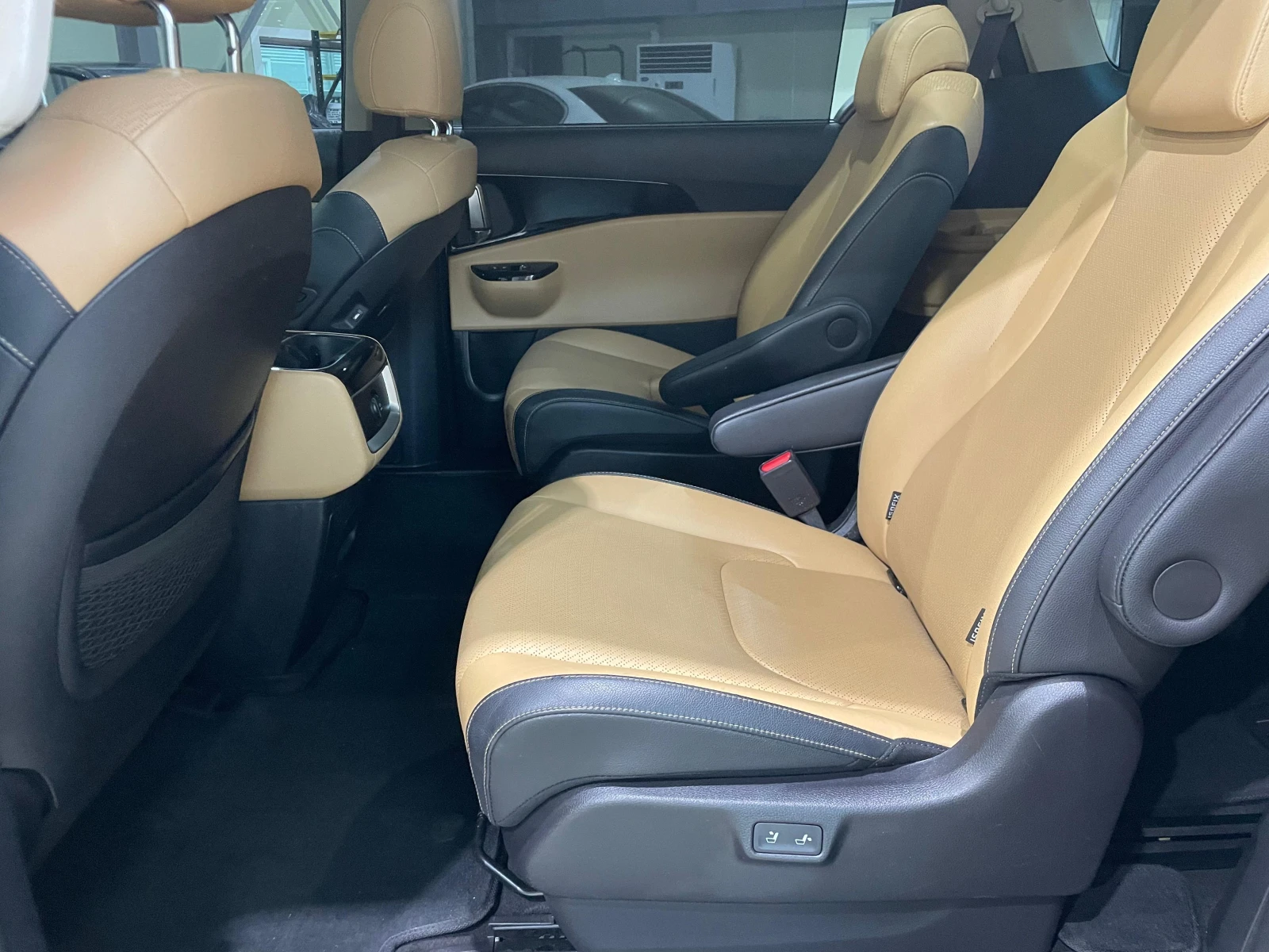 Kia Carnival 2.2 CRDi ! Noblesse ! 8+ 1 ! , снимка 13 - Автомобили и джипове - 54943227