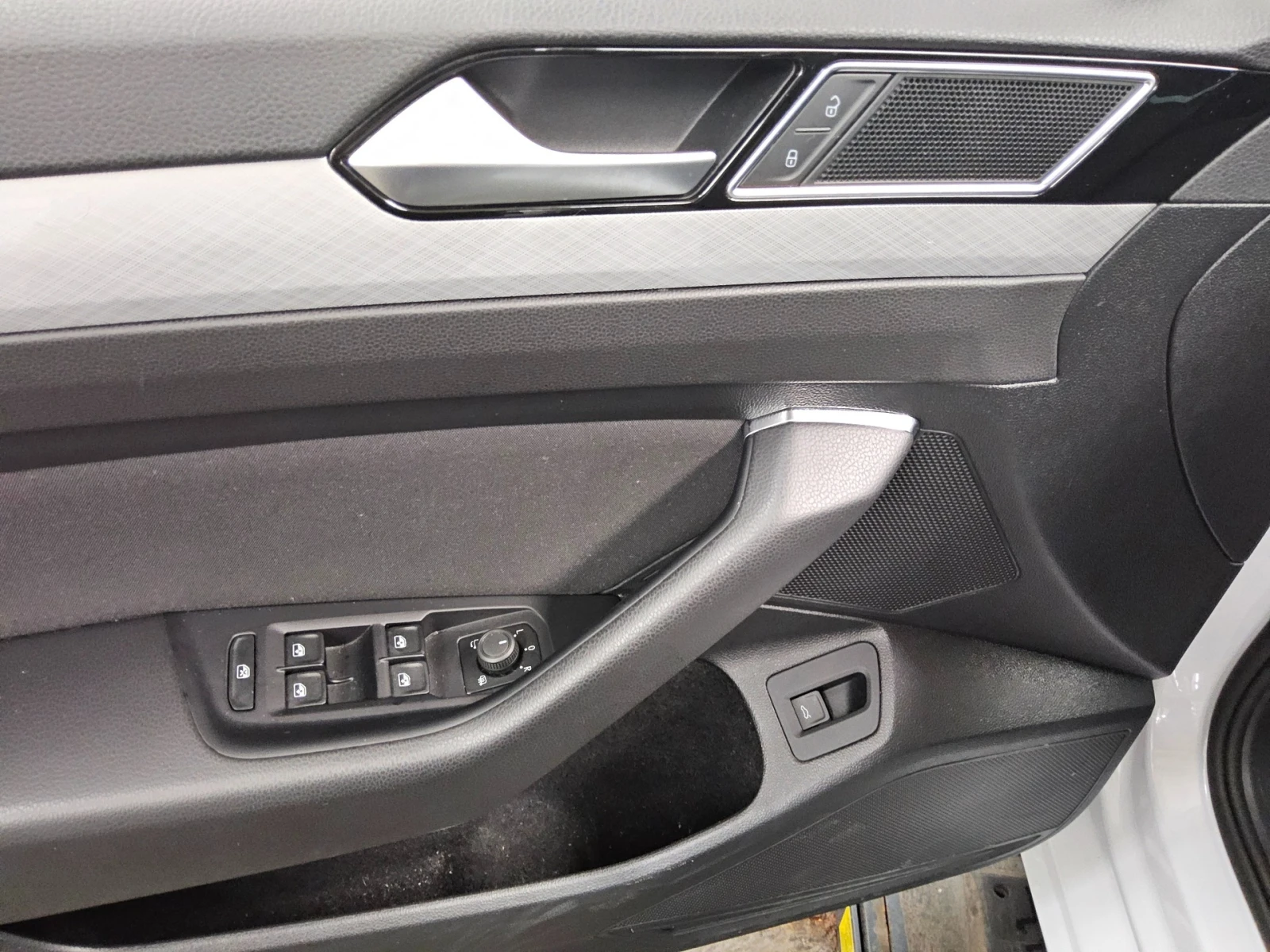 VW Passat Variant 2.0 TDI Business Navi LED DC RFK, снимка 10 - Автомобили и джипове - 55596705