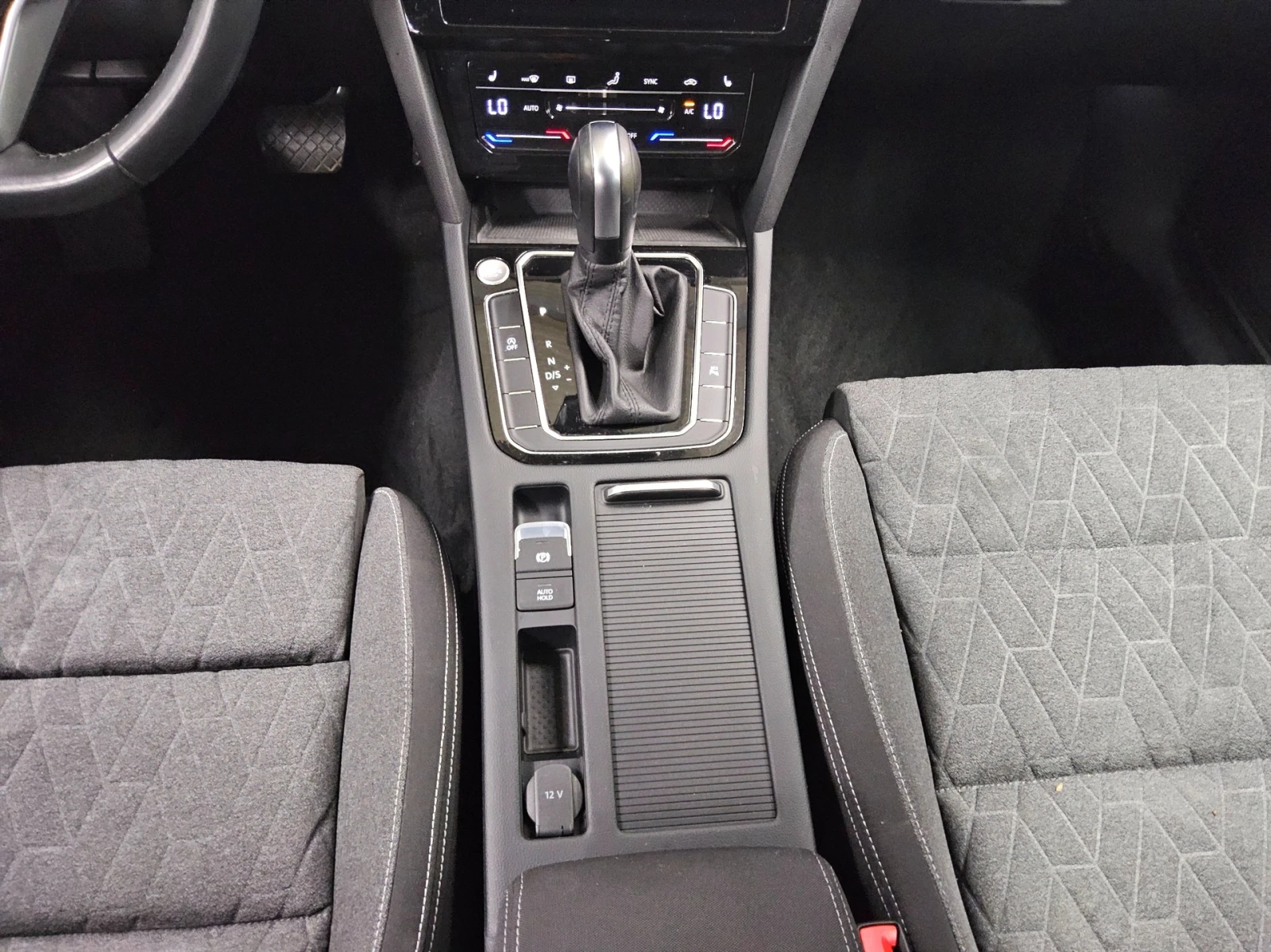 VW Passat Variant 2.0 TDI Business Navi LED DC RFK, снимка 6 - Автомобили и джипове - 55596705