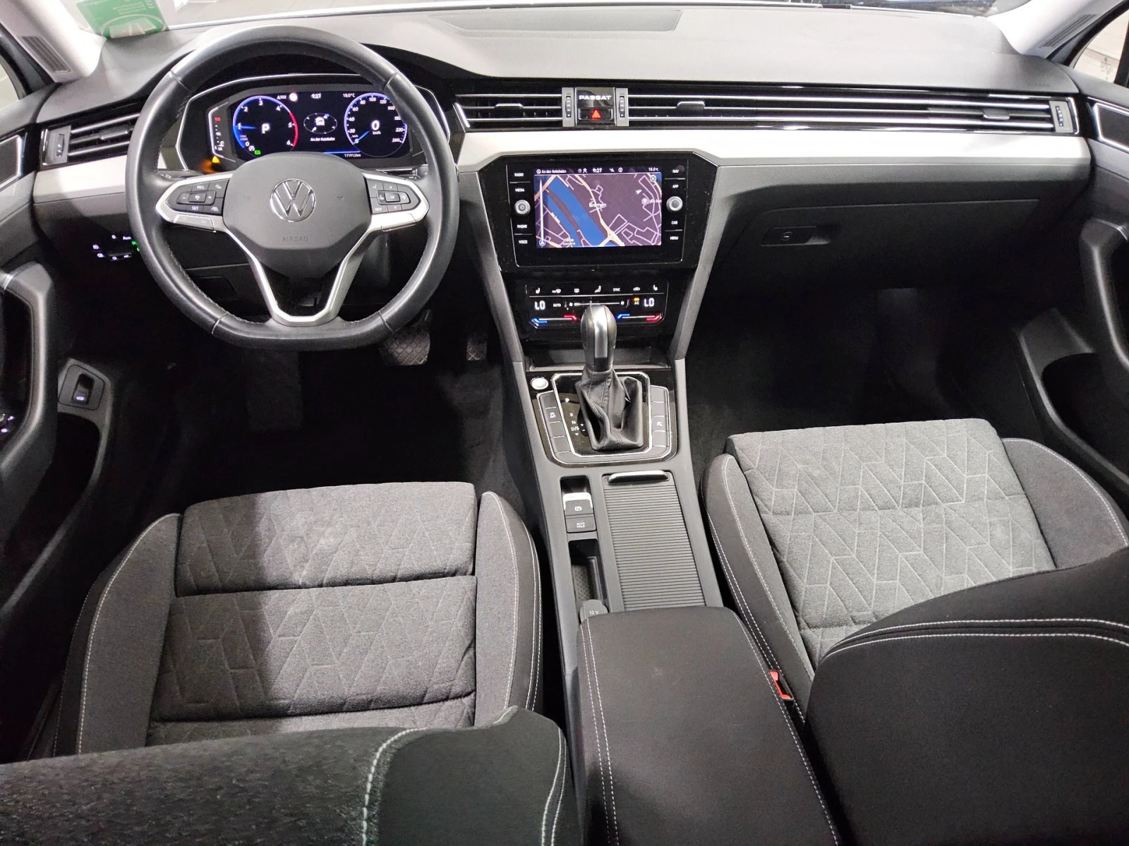 VW Passat Variant 2.0 TDI Business Navi LED DC RFK, снимка 5 - Автомобили и джипове - 55596705