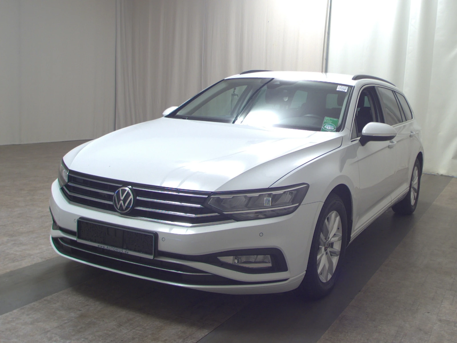 VW Passat Variant 2.0 TDI Business Navi LED DC RFK, снимка 3 - Автомобили и джипове - 55596705