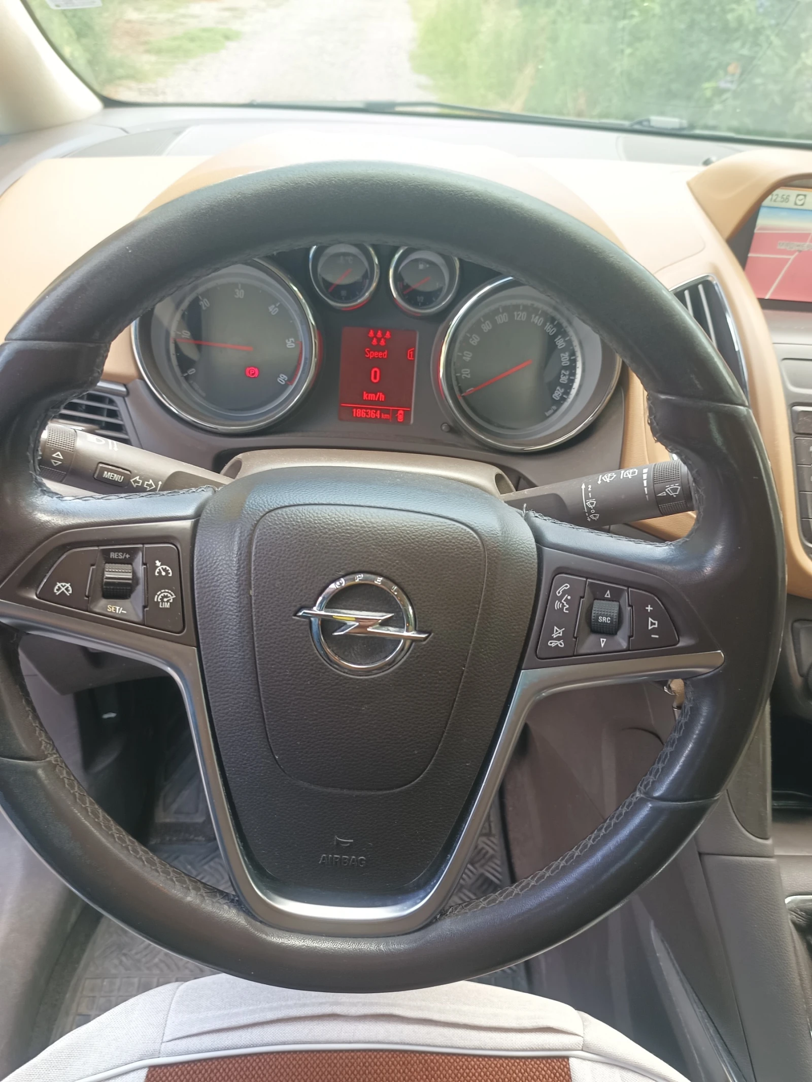 Opel Zafira Tourer 2.0CDTI, снимка 7 - Автомобили и джипове - 56074394