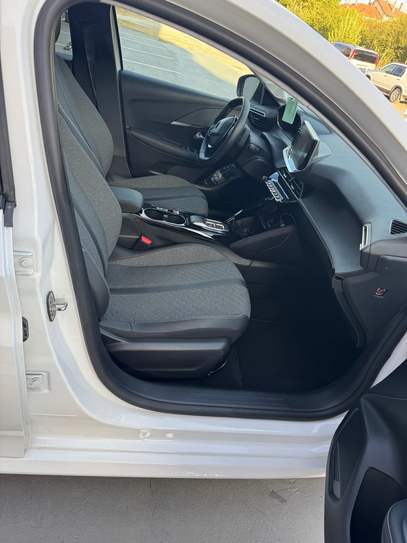 Peugeot 208, снимка 7 - Автомобили и джипове - 56210750