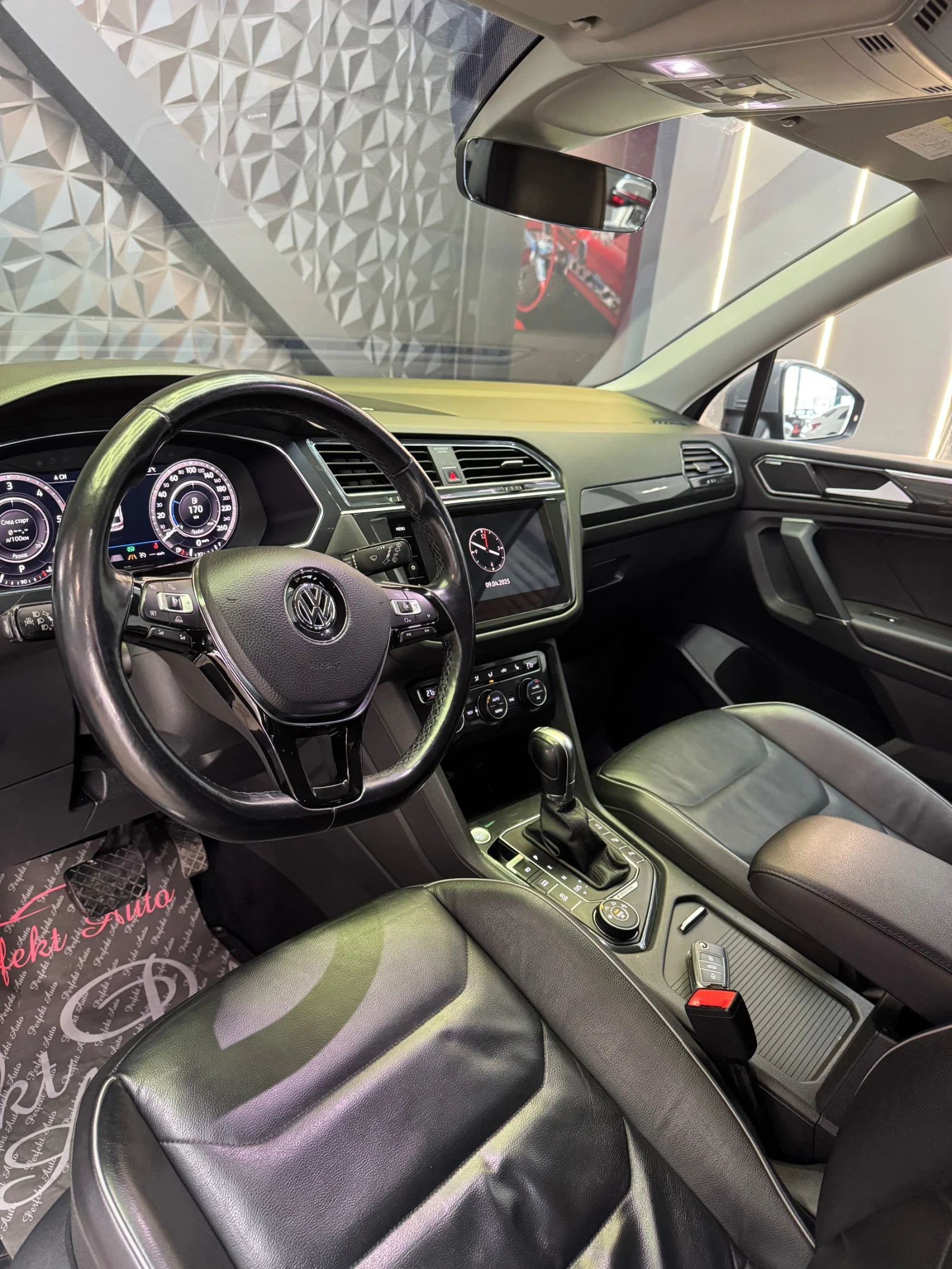 VW Tiguan 4 MOTION * R LINE * 6+ 1 места * DYNAUDIO - изображение 7