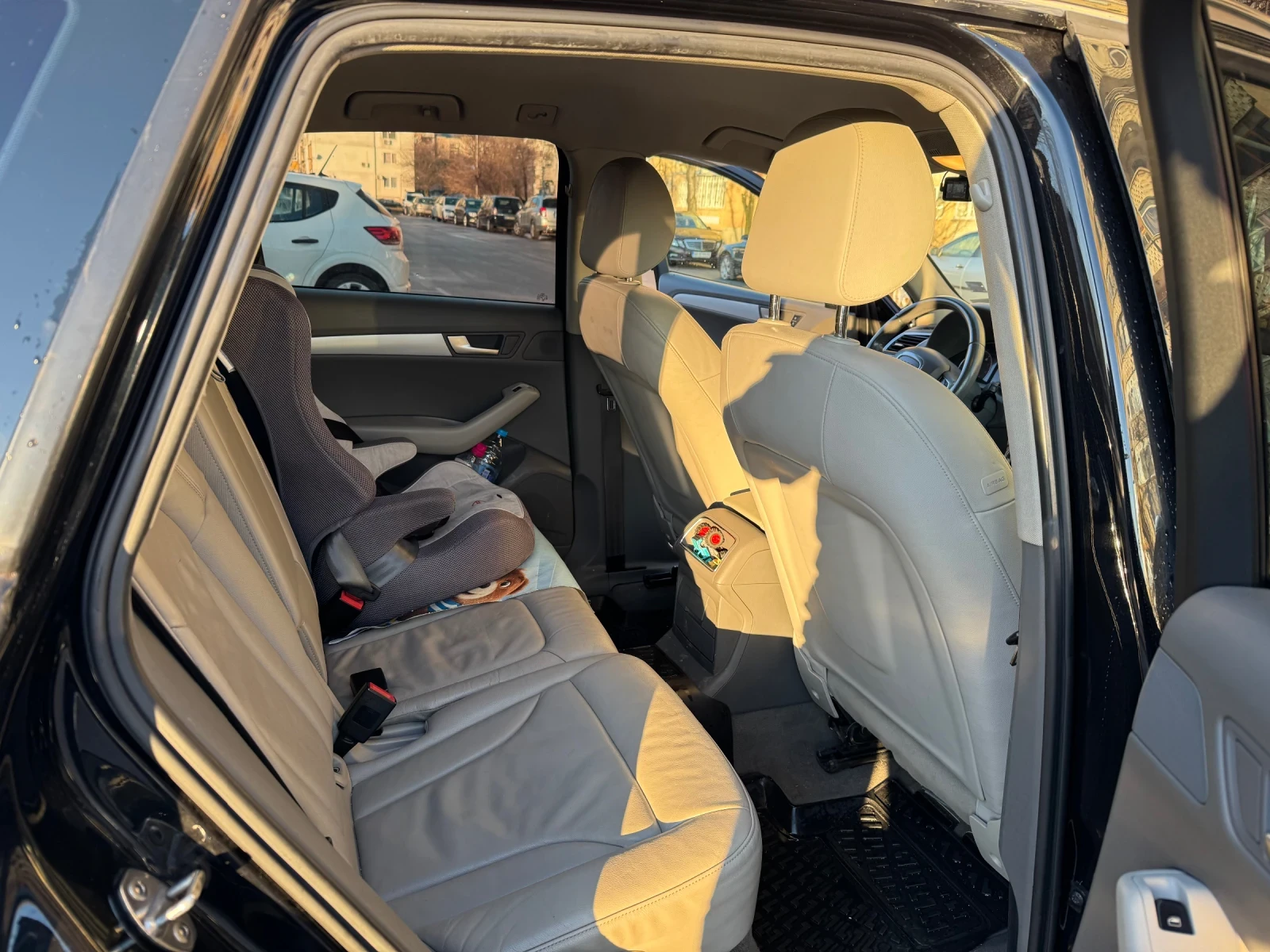 Audi Q5 2.0 с Газ, снимка 10 - Автомобили и джипове - 53502940