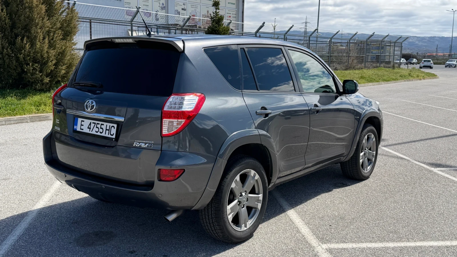 Toyota Rav4 2.2 150к.с Exclusive, снимка 4 - Автомобили и джипове - 54102504