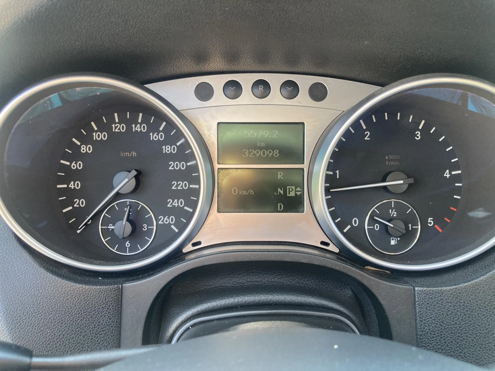 Mercedes-Benz ML 320 Cdi Реални км Перфектен, снимка 13 - Автомобили и джипове - 54385970