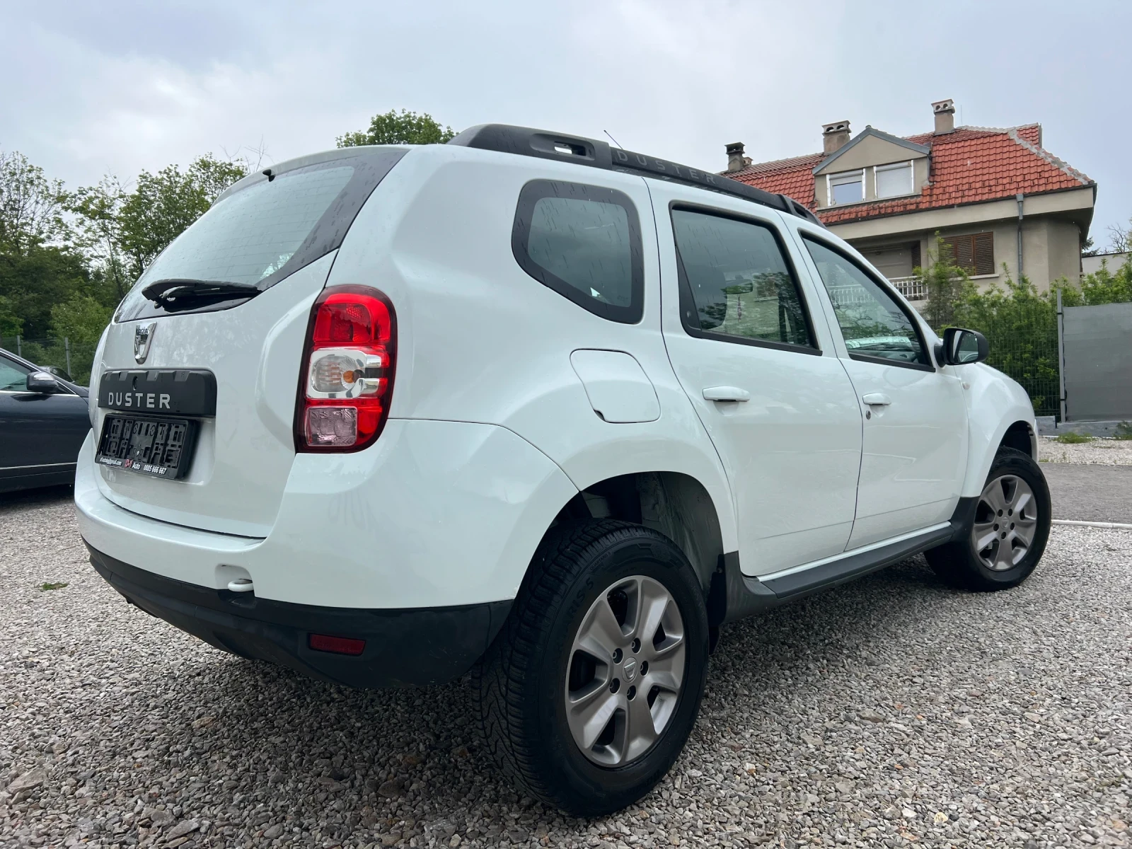 Dacia Duster 1.6-Газов инжекцион!, снимка 4 - Автомобили и джипове - 54389713
