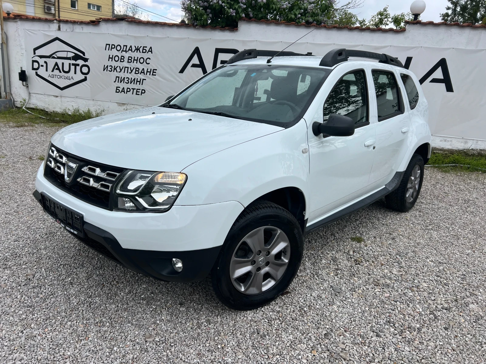 Dacia Duster 1.6-Газов инжекцион!, снимка 3 - Автомобили и джипове - 54389713