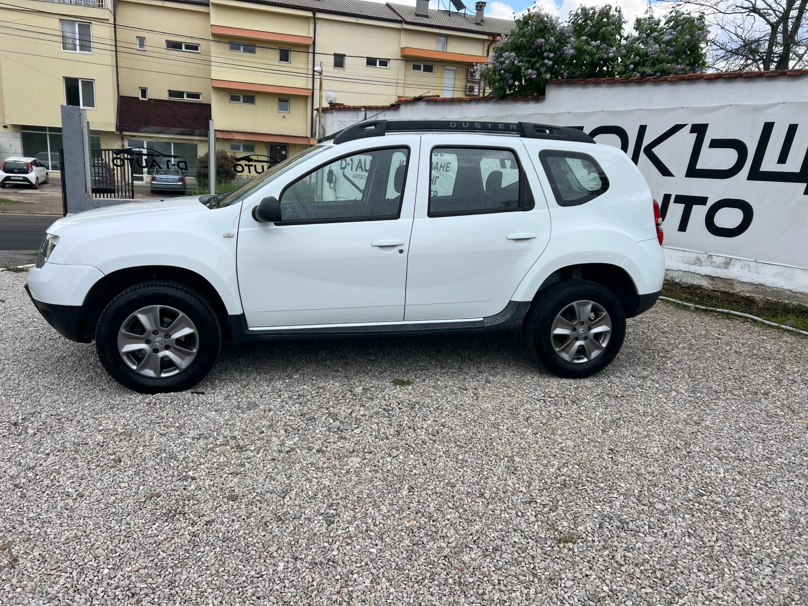 Dacia Duster 1.6-Газов инжекцион!, снимка 8 - Автомобили и джипове - 54389713