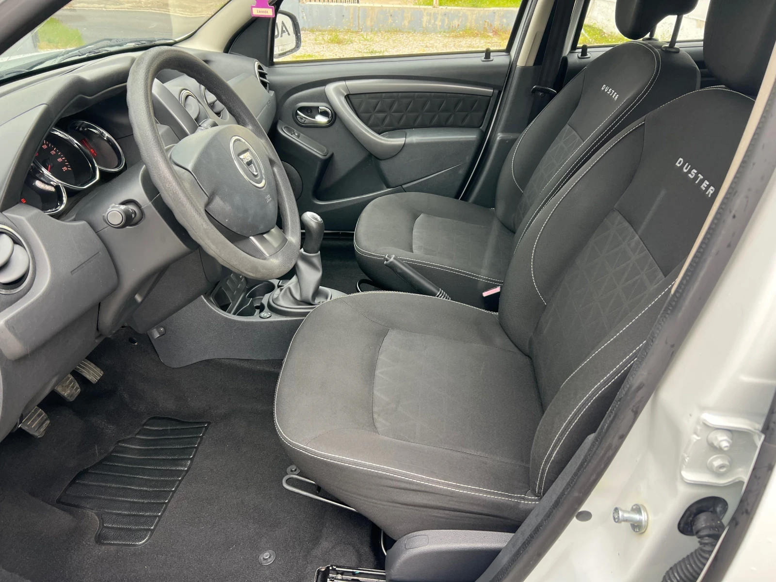 Dacia Duster 1.6-Газов инжекцион!, снимка 9 - Автомобили и джипове - 54389713