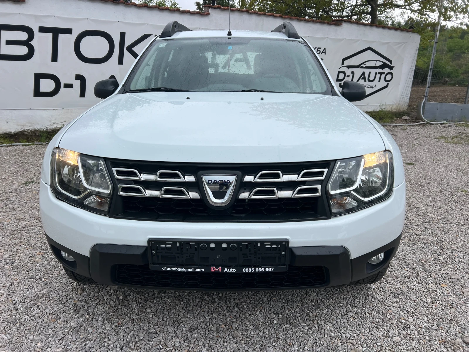 Dacia Duster 1.6-Газов инжекцион!, снимка 2 - Автомобили и джипове - 54389713