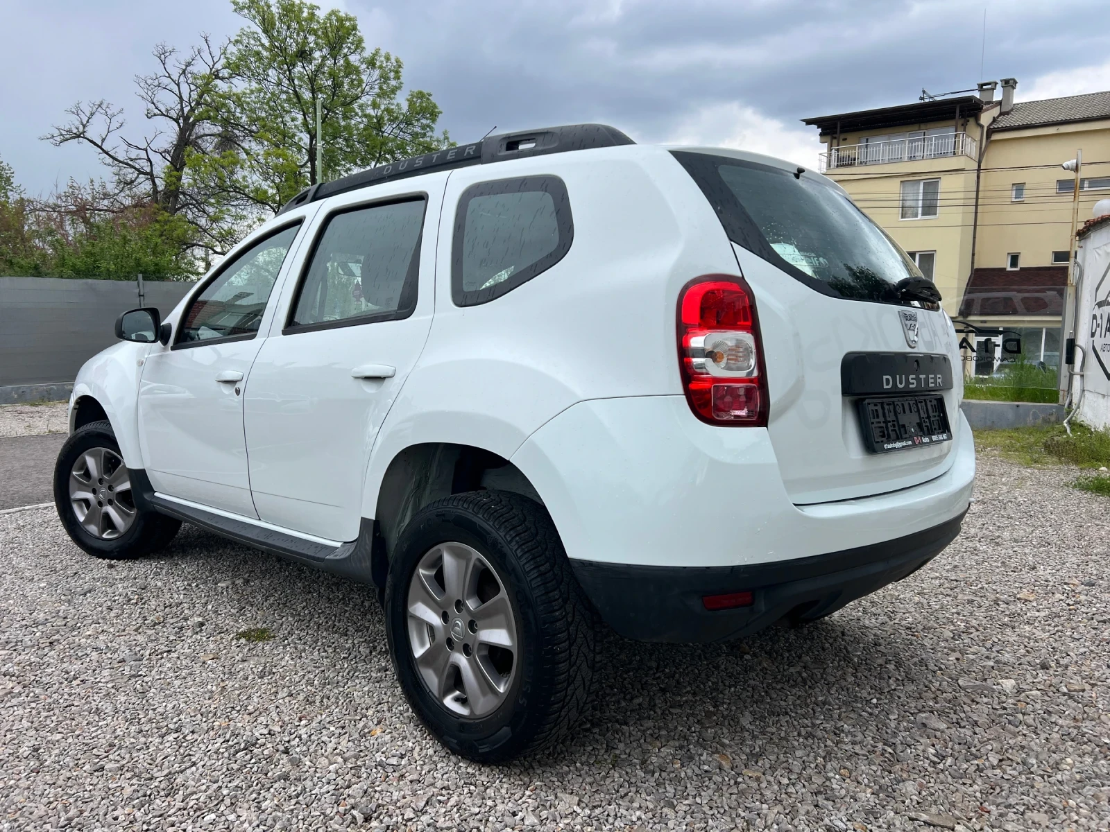 Dacia Duster 1.6-Газов инжекцион!, снимка 6 - Автомобили и джипове - 54389713