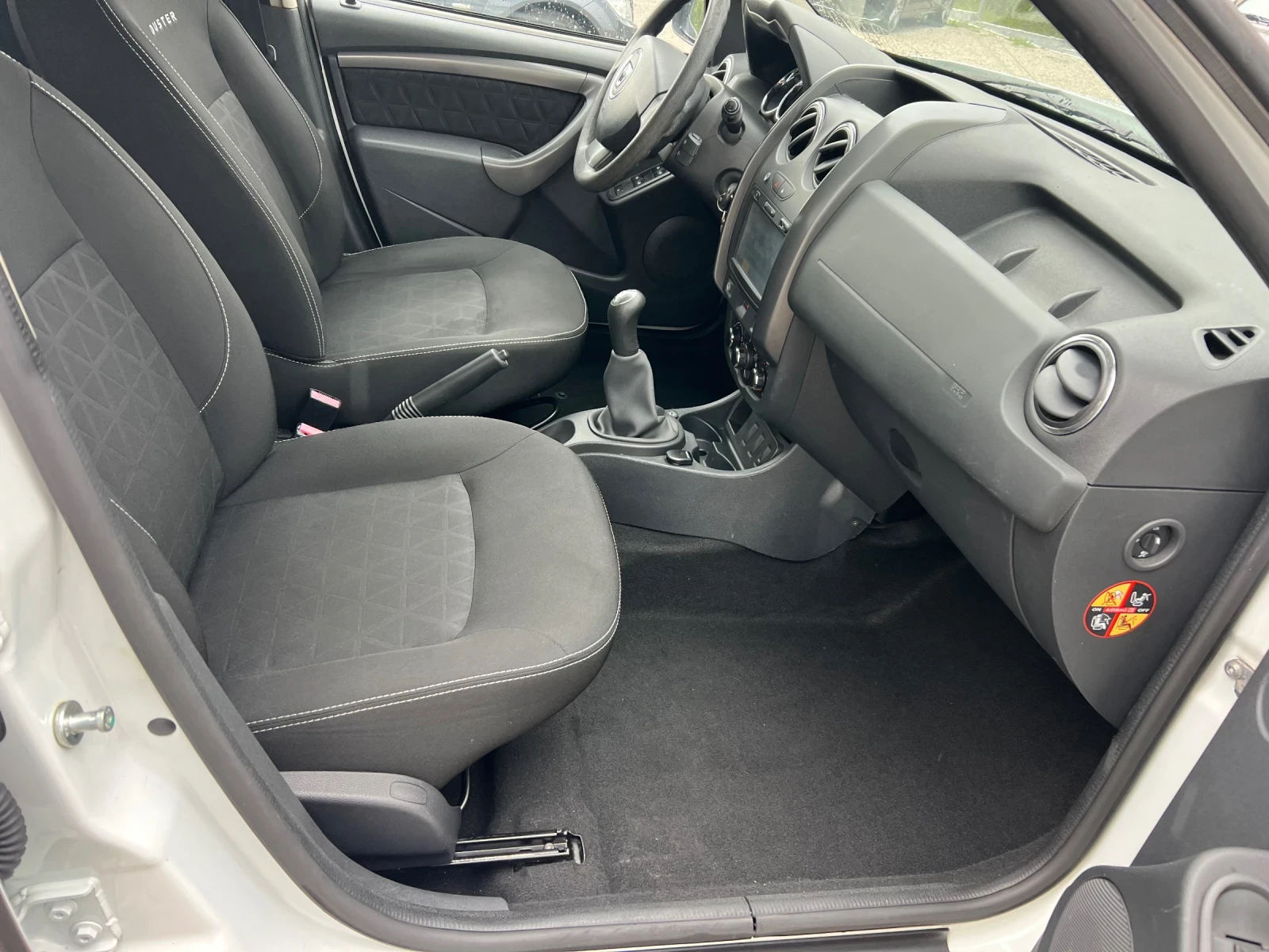 Dacia Duster 1.6-Газов инжекцион!, снимка 11 - Автомобили и джипове - 54389713