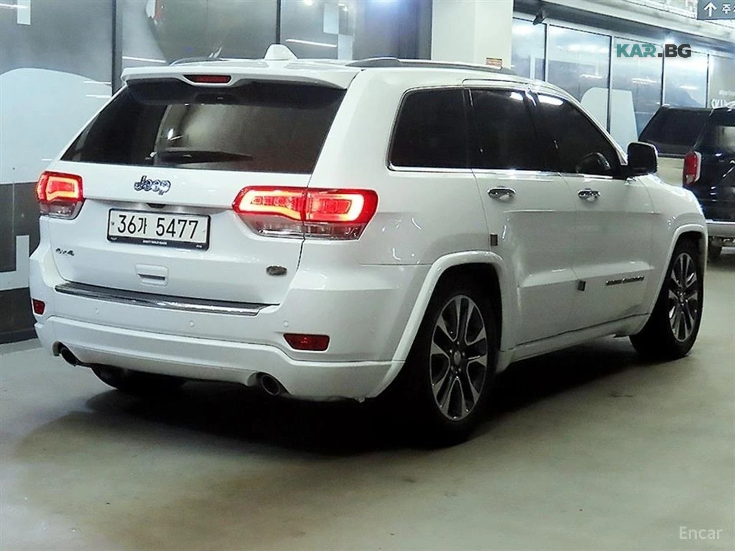 Jeep Cherokee OVERLAND / ОБДУХ / ПОДГРЕВИ / ДИСТРОНИК / ПАНОРАМА, снимка 4 - Автомобили и джипове - 54597344