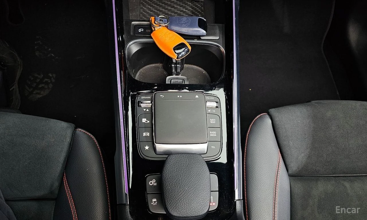Mercedes-Benz GLB35AMG 4MATIC* ПОДГРЕВ* НАВИГАЦИЯ* 2 КЛЮЧА, снимка 12 - Автомобили и джипове - 54944667