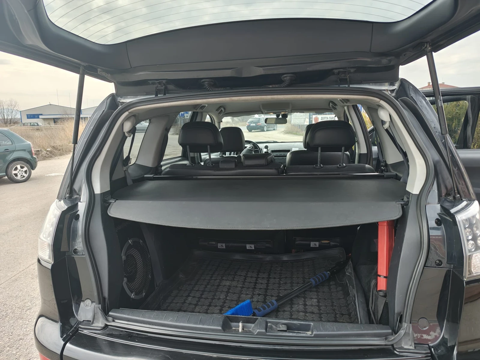 Mitsubishi Outlander, снимка 5 - Автомобили и джипове - 55789811