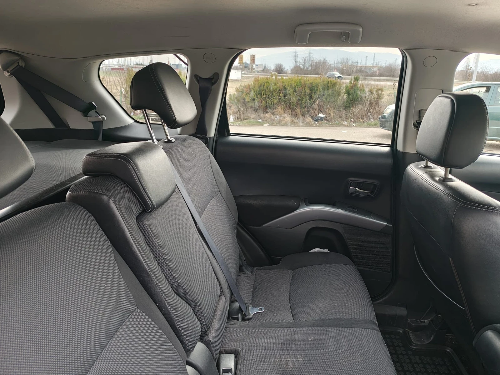 Mitsubishi Outlander, снимка 10 - Автомобили и джипове - 55789811