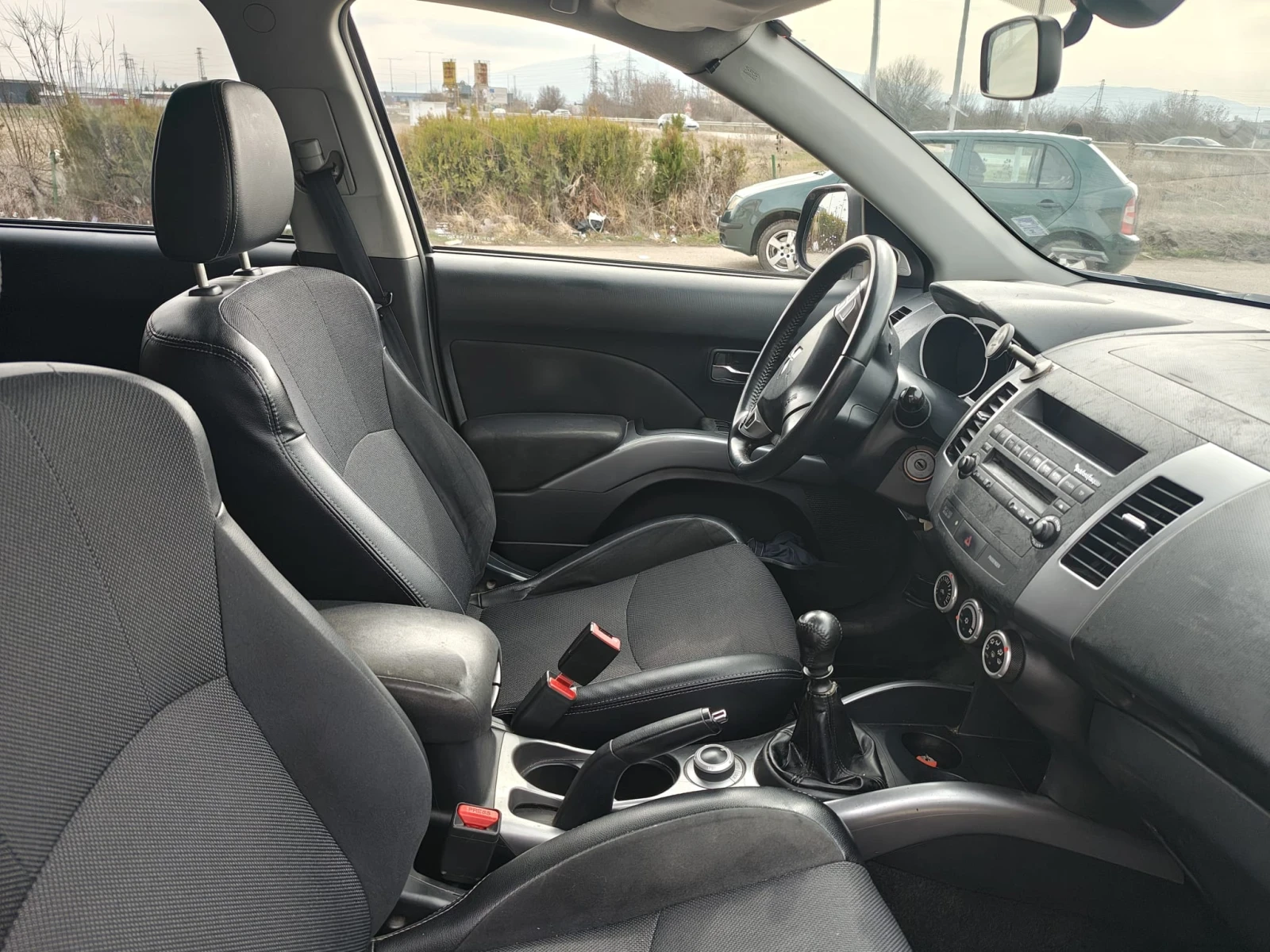 Mitsubishi Outlander, снимка 8 - Автомобили и джипове - 55789811