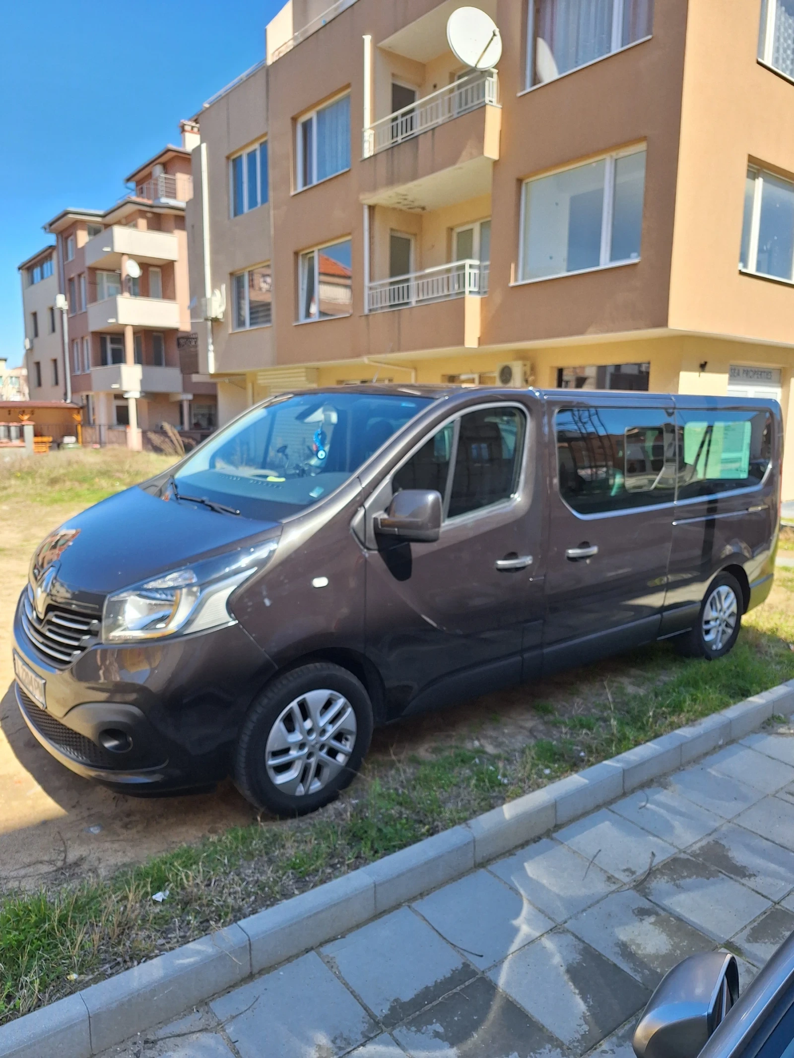 Renault Trafic, снимка 8 - Бусове и автобуси - 56482869
