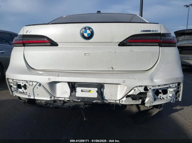 BMW i7 U All Wheel Drive, снимка 13 - Автомобили и джипове - 49436898