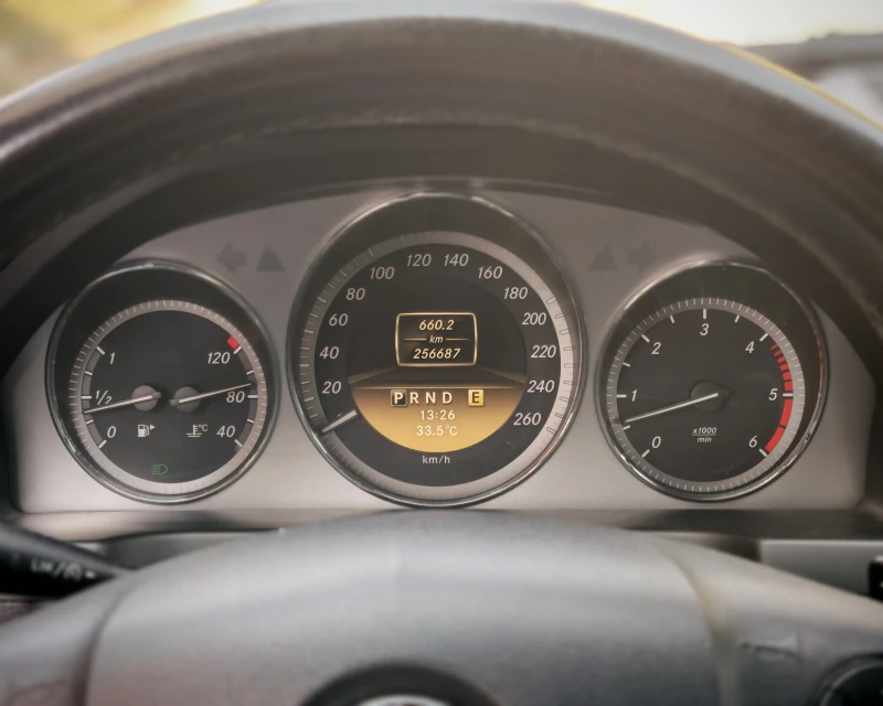 Mercedes-Benz C 350 Avantgarde AMG Pack, снимка 14 - Автомобили и джипове - 51549113