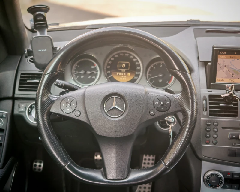 Mercedes-Benz C 350 Avantgarde AMG Pack, снимка 12 - Автомобили и джипове - 51549113
