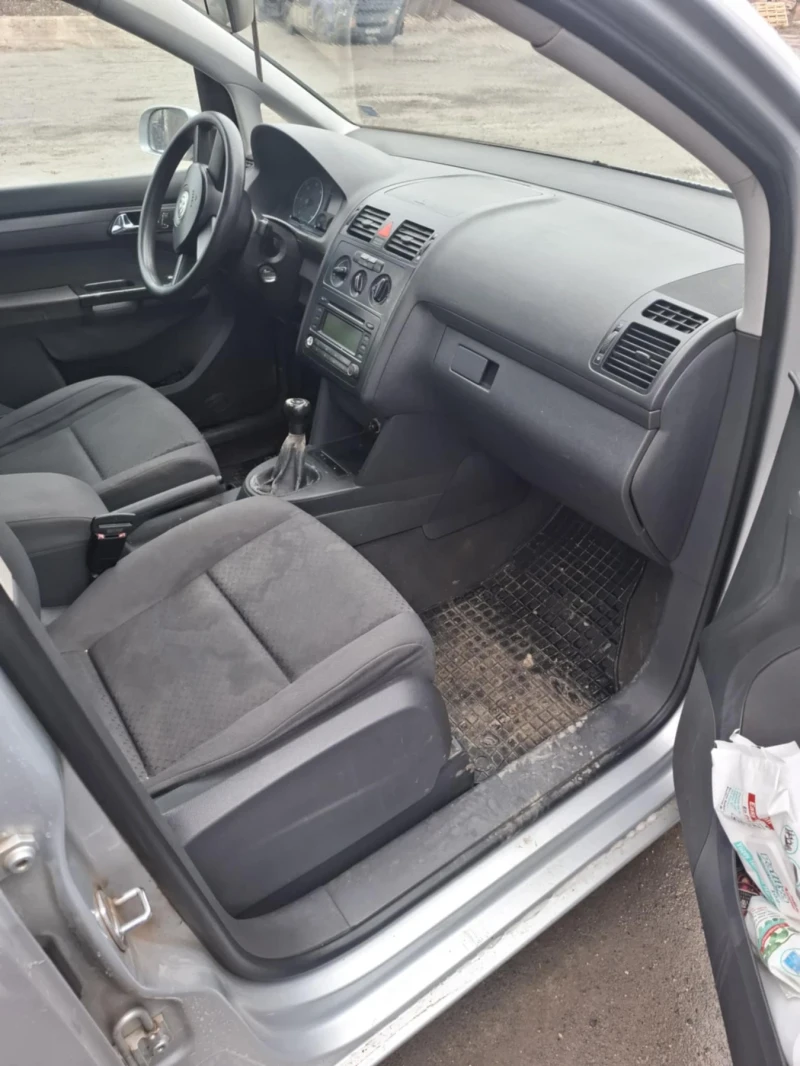 VW Touran 1.9tdi, снимка 5 - Автомобили и джипове - 53560930