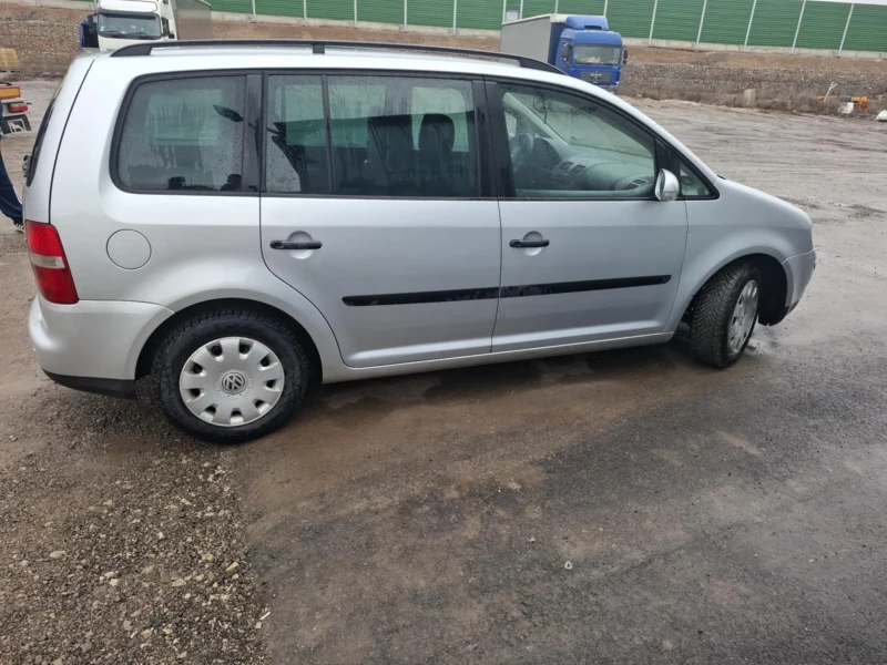 VW Touran 1.9tdi, снимка 3 - Автомобили и джипове - 53560930