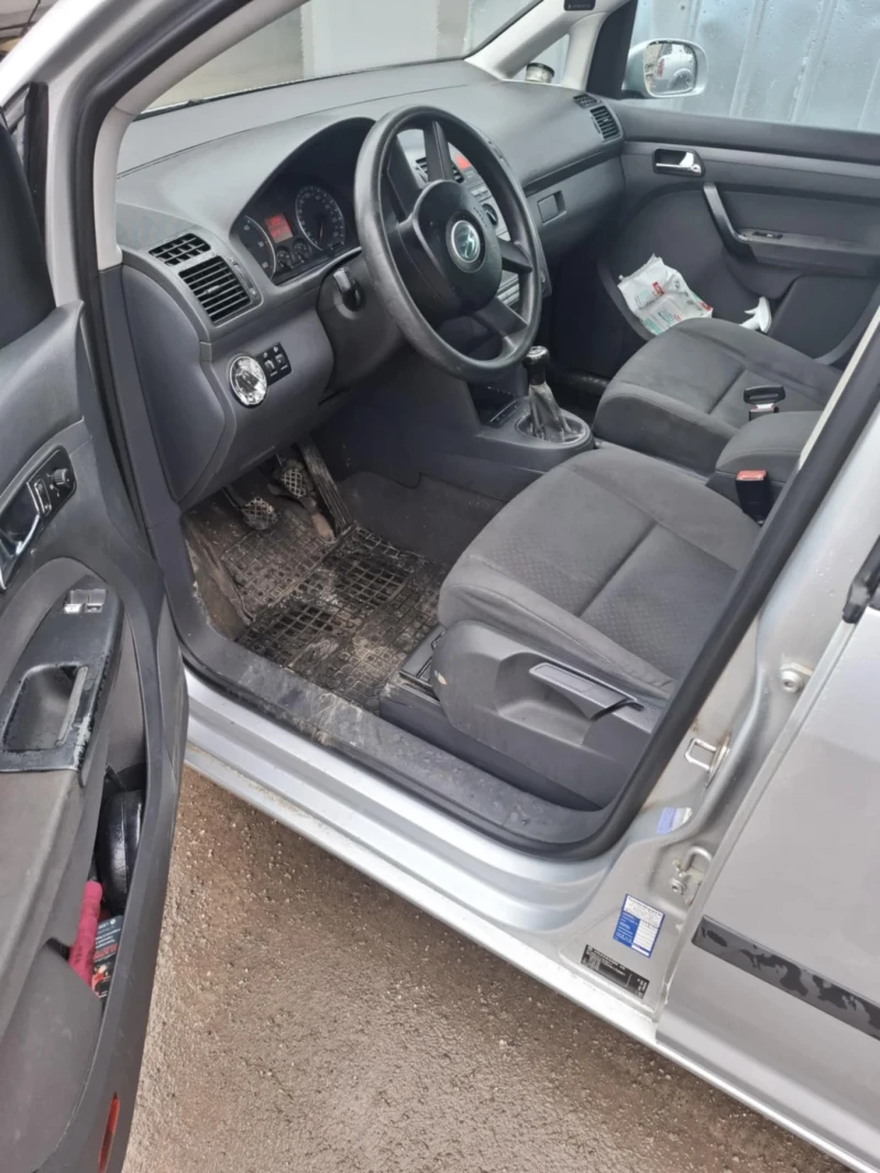 VW Touran 1.9tdi, снимка 8 - Автомобили и джипове - 53560930