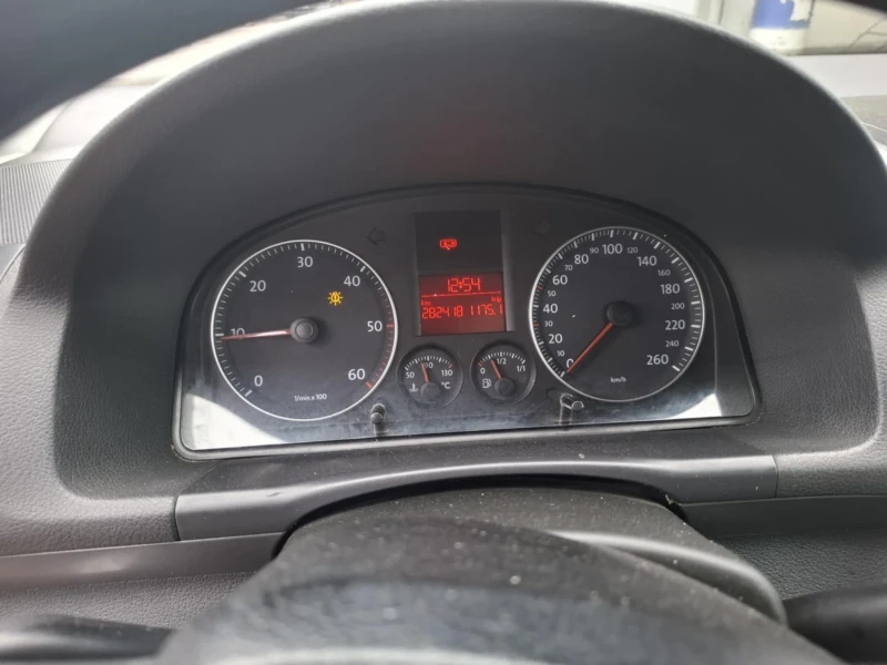 VW Touran 1.9tdi, снимка 9 - Автомобили и джипове - 53560930