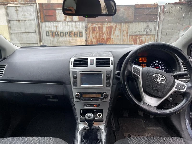 Toyota Avensis 2.0D-4d 124к.с 2013г Facelift  Навигацив , снимка 13 - Автомобили и джипове - 41260132