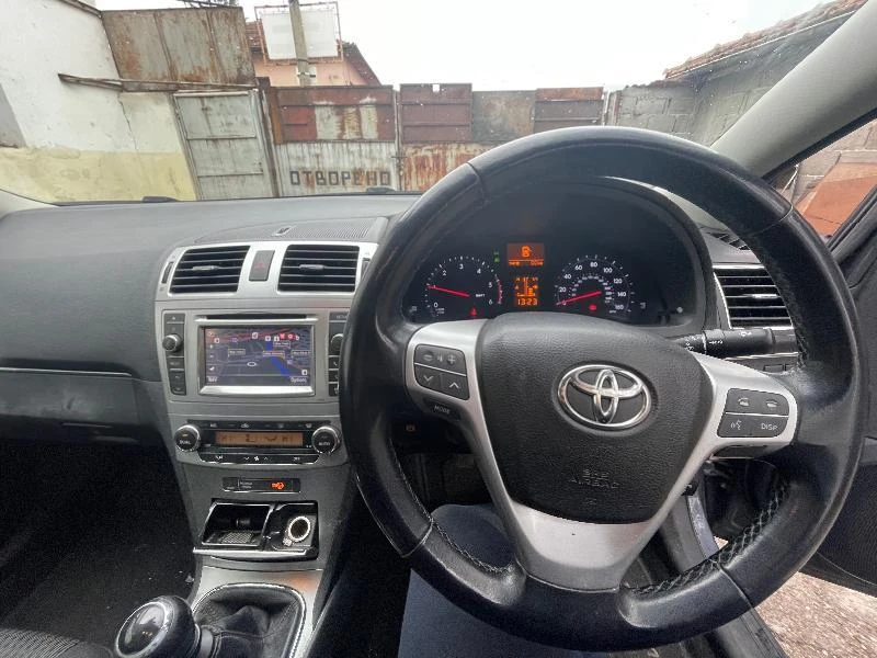 Toyota Avensis 2.0D-4d 124к.с 2013г Facelift  Навигацив , снимка 16 - Автомобили и джипове - 41260132