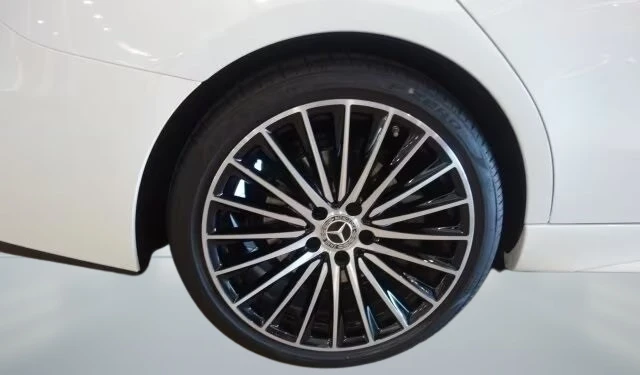 Mercedes-Benz C 300 d 4Matic = AMG Line = Premium Гаранция, снимка 4 - Автомобили и джипове - 55787886