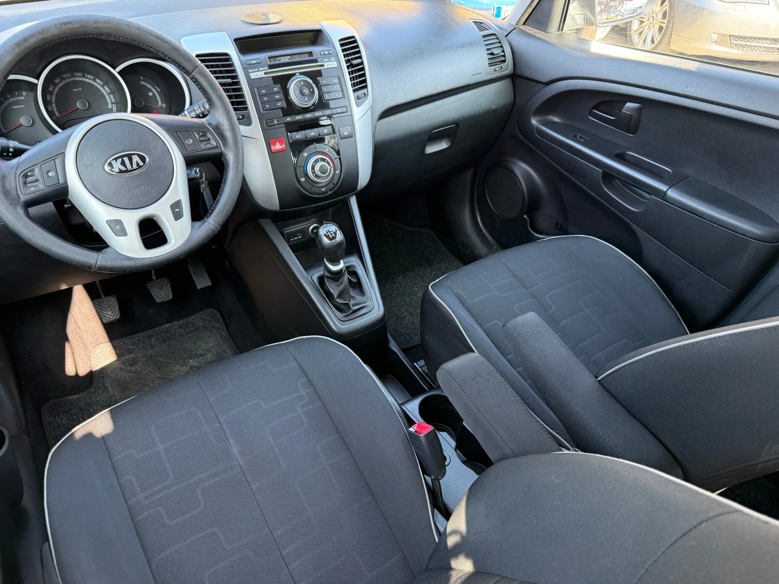 Kia Venga 1.4i ГАЗ - изображение 9