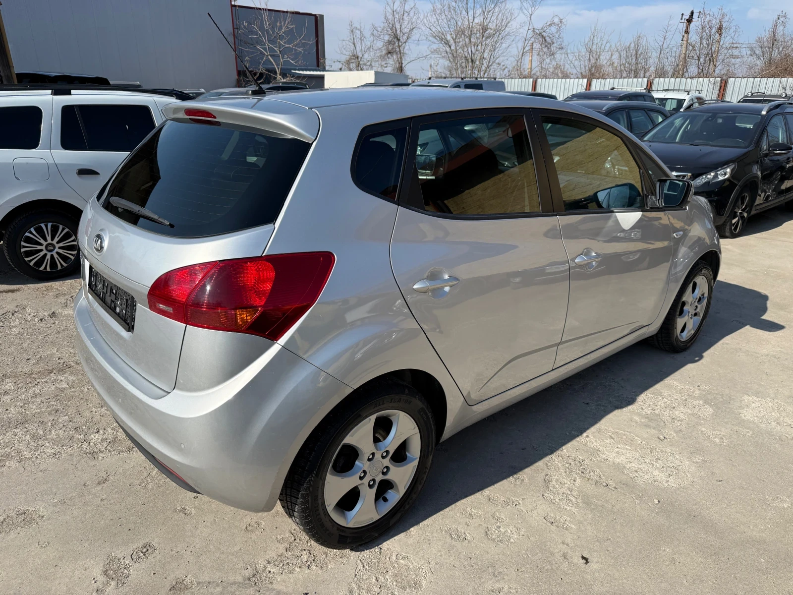 Kia Venga 1.4i ГАЗ - изображение 7