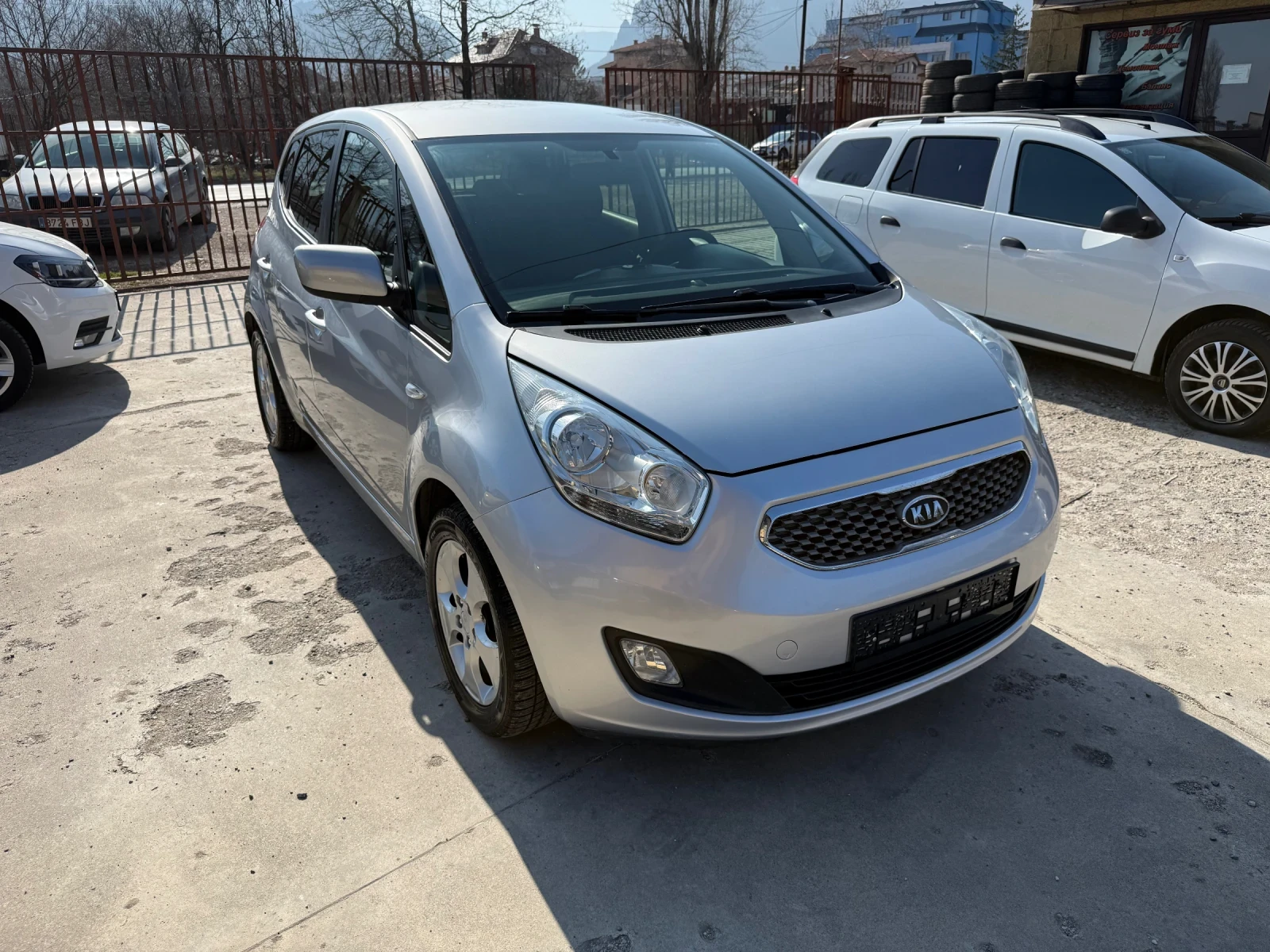 Kia Venga 1.4i ГАЗ - изображение 2