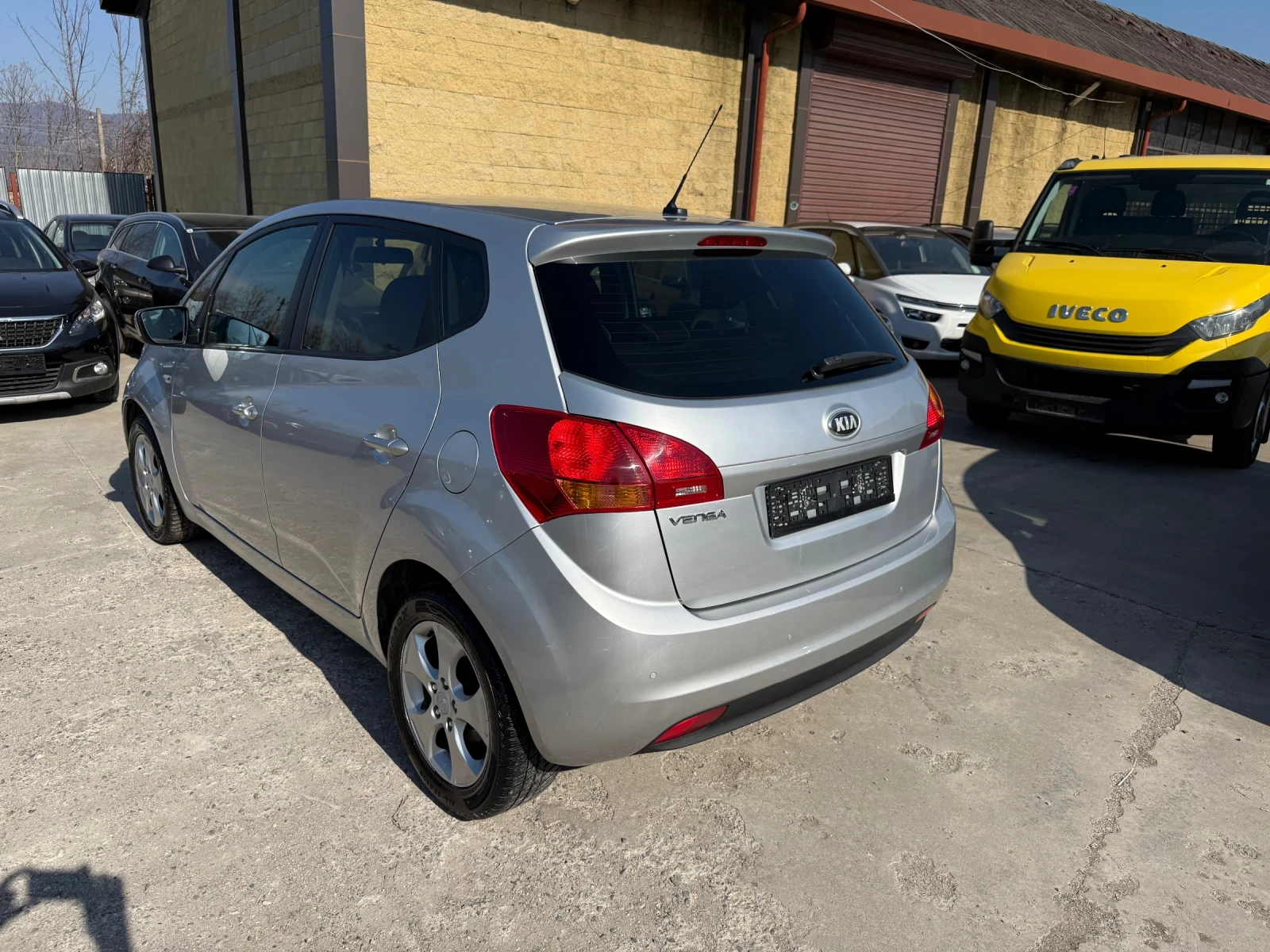 Kia Venga 1.4i ГАЗ - изображение 6