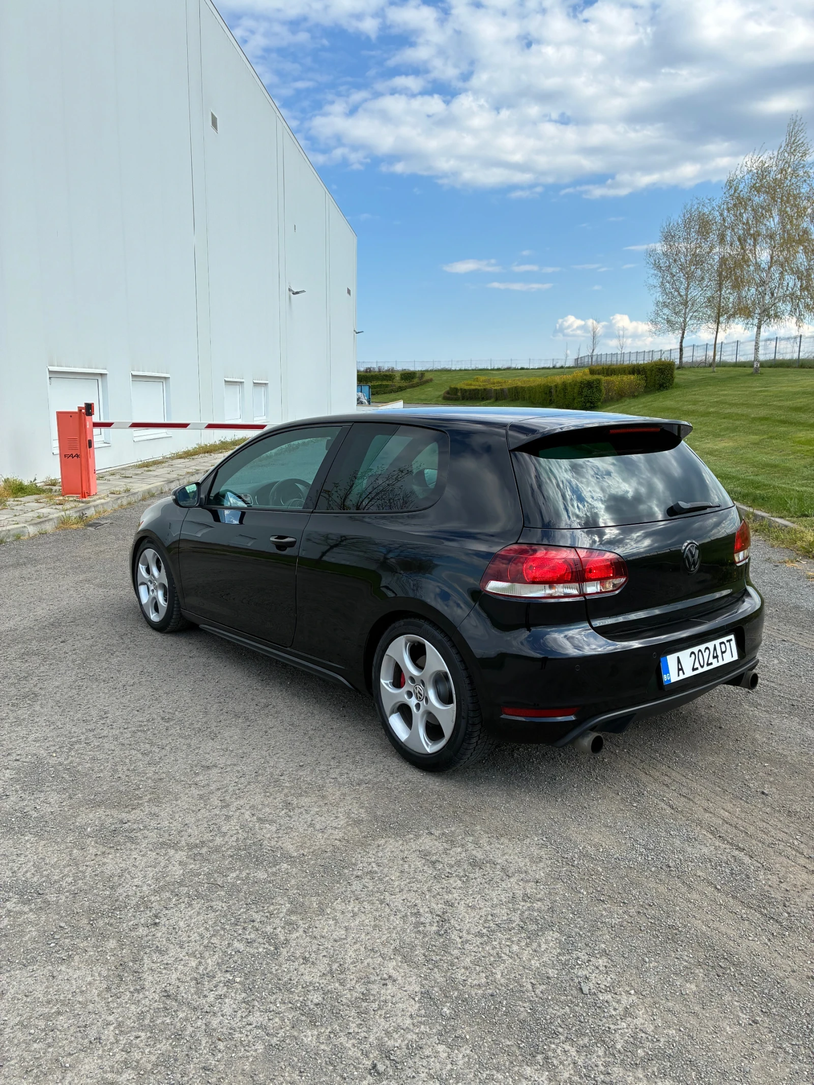 VW Golf GTI 2.0TSI, снимка 5 - Автомобили и джипове - 53671457