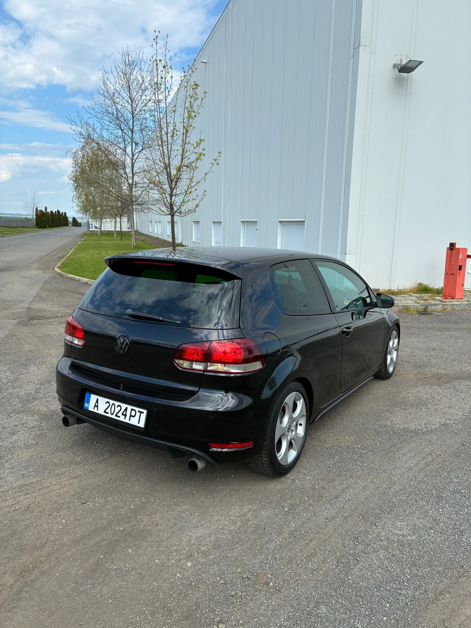 VW Golf GTI 2.0TSI, снимка 4 - Автомобили и джипове - 53671457