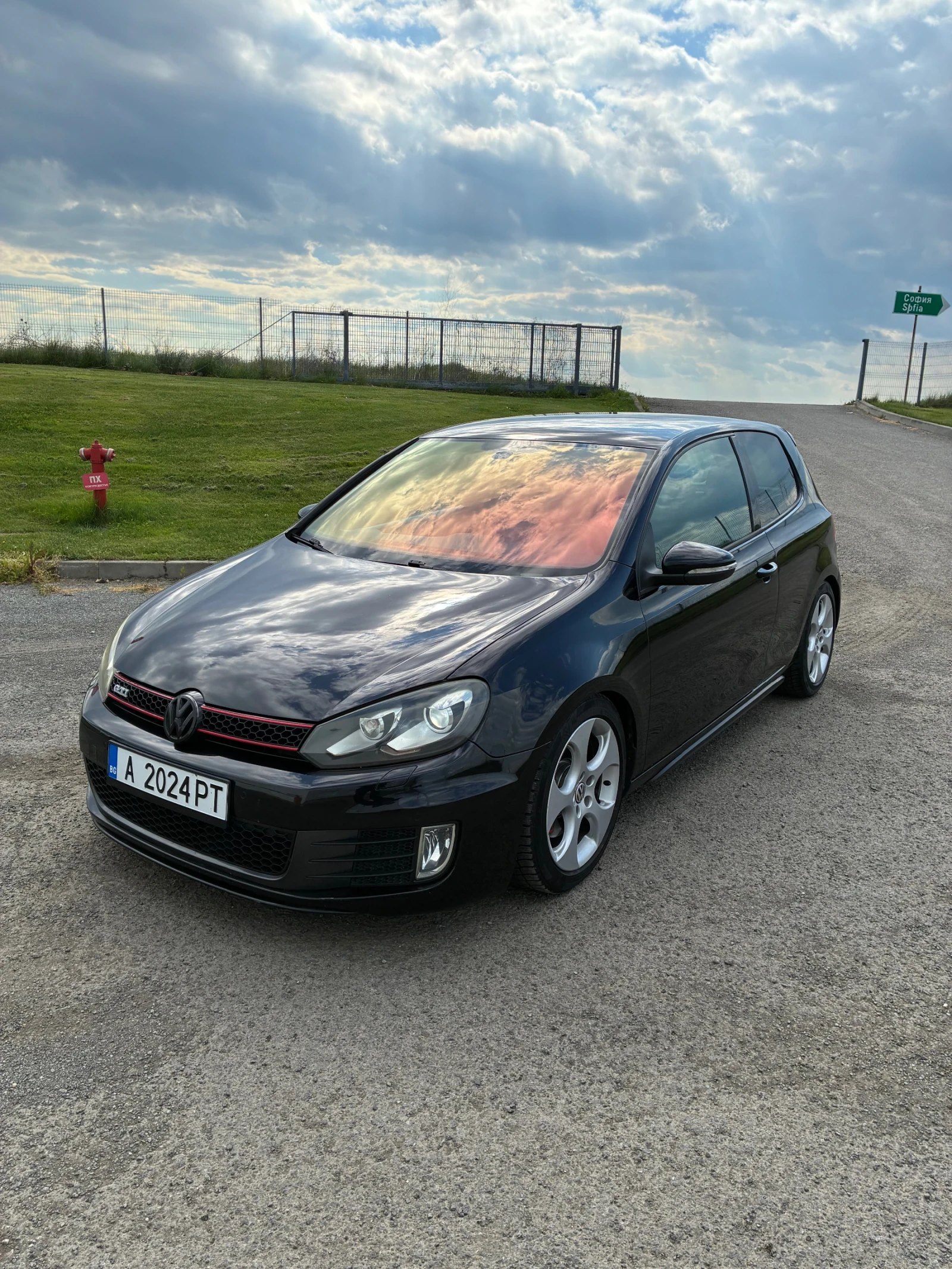 VW Golf GTI 2.0TSI
