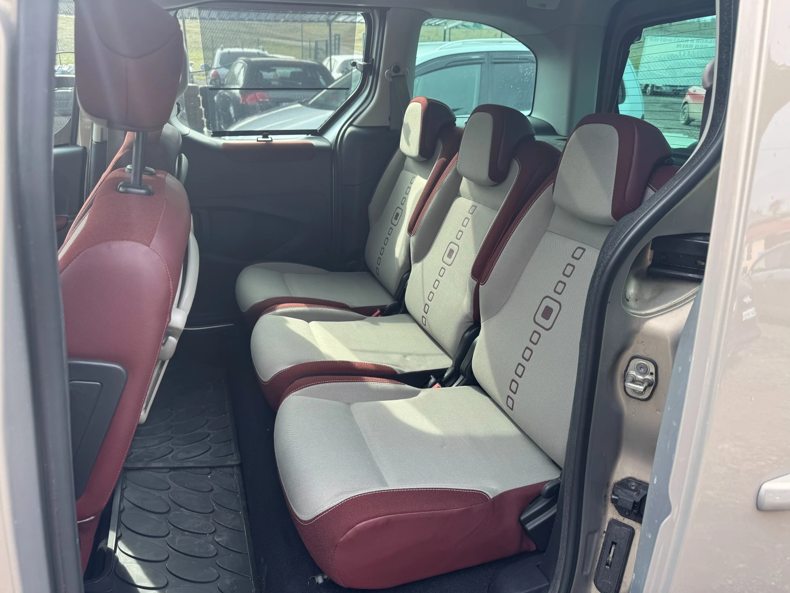 Citroen Berlingo 1.6 HDI, снимка 12 - Автомобили и джипове - 53802032