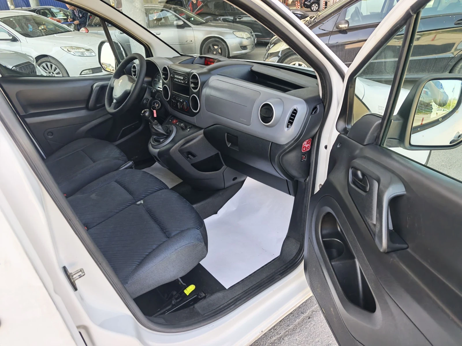 Peugeot Partner 1.6 HDI , снимка 10 - Автомобили и джипове - 54260953