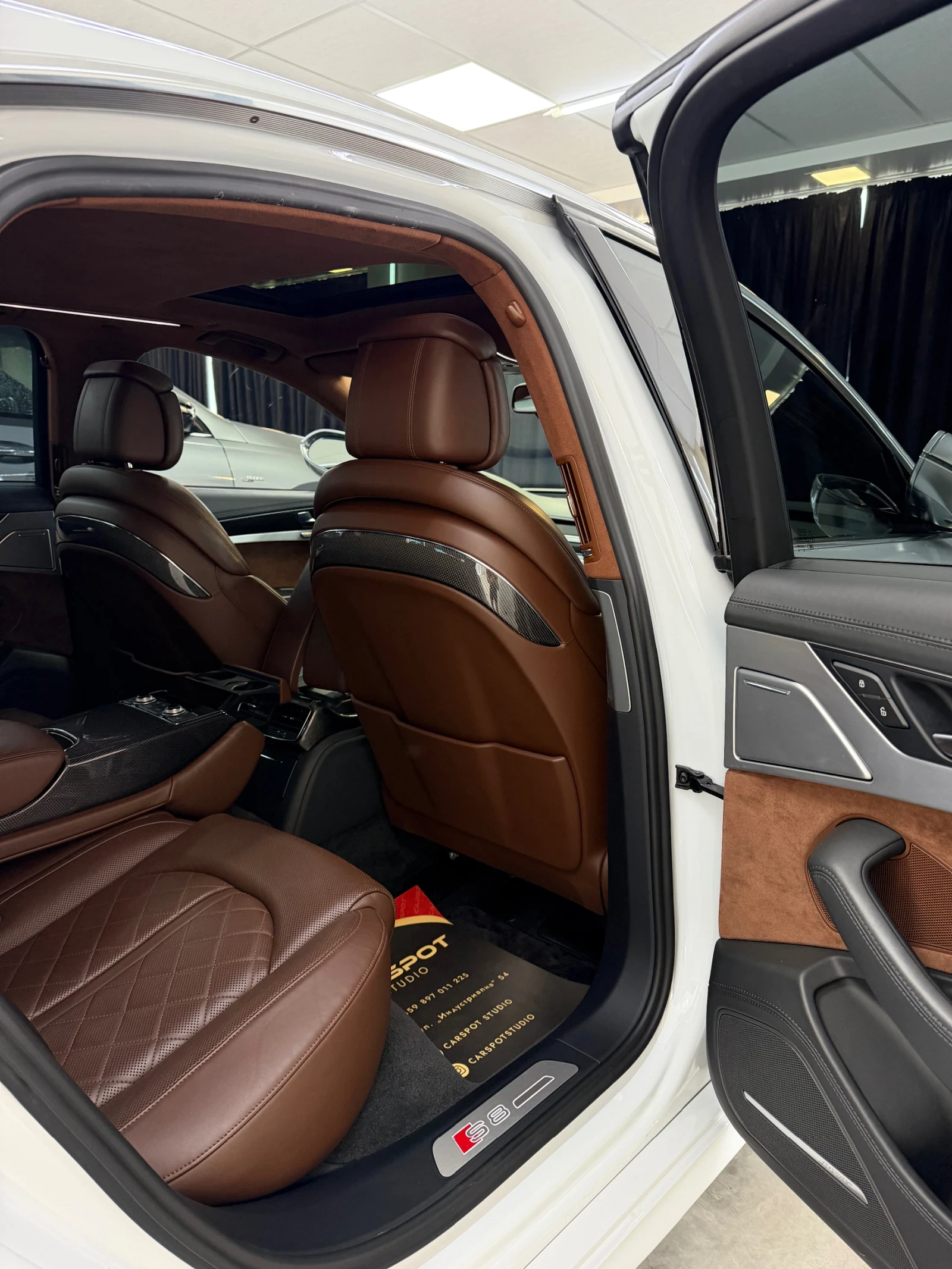 Audi S8 Реални км , снимка 11 - Автомобили и джипове - 54610034