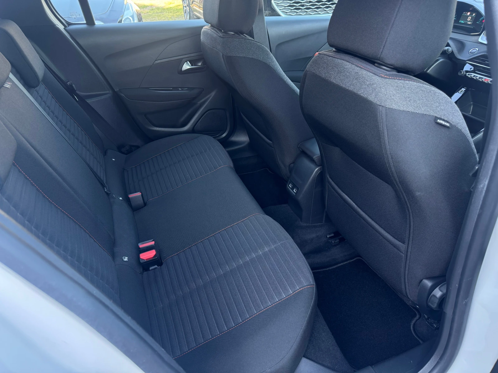 Peugeot 208 Active Pack, 136 к.с., снимка 11 - Автомобили и джипове - 54713153