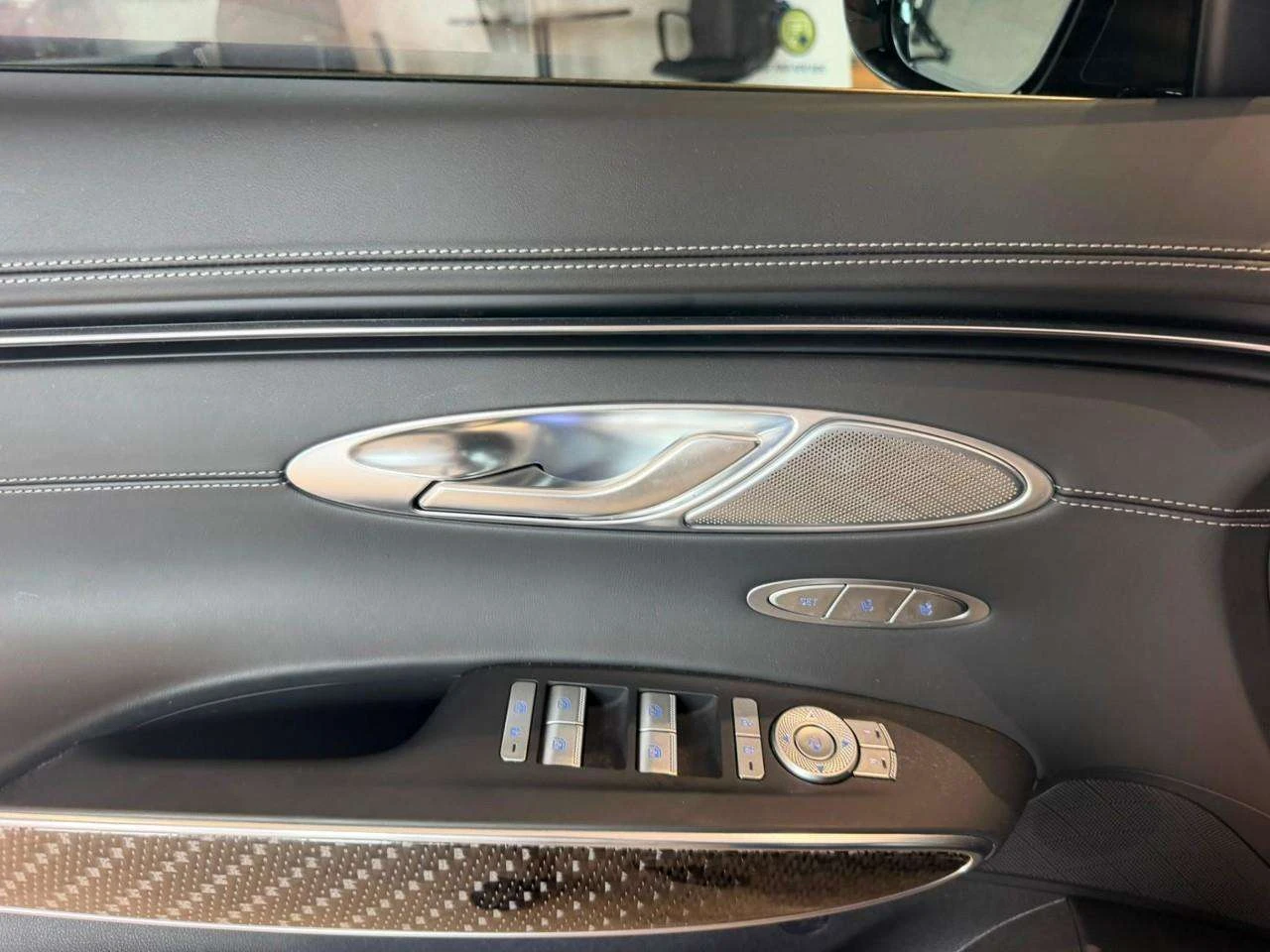 Genesis GV70 3.5T Sport Plus / Кожа / Пано / ЦЕНА до БГ, снимка 11 - Автомобили и джипове - 55408861