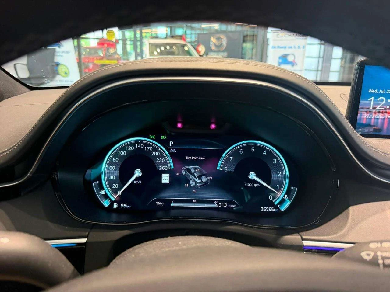Genesis GV70 3.5T Sport Plus / Кожа / Пано / ЦЕНА до БГ, снимка 15 - Автомобили и джипове - 55408861